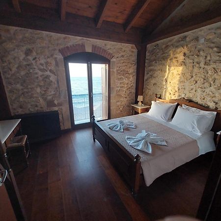 Volakas Beachfront Suites Ретимно Екстериор снимка
