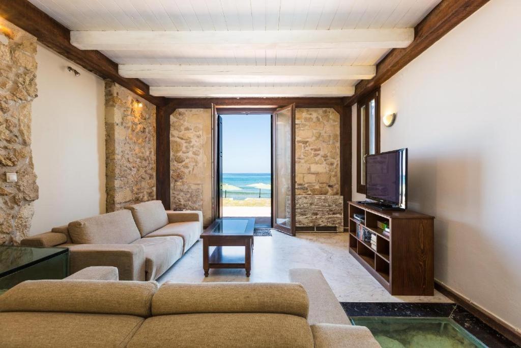 Volakas Beachfront Suites Ретимно Екстериор снимка