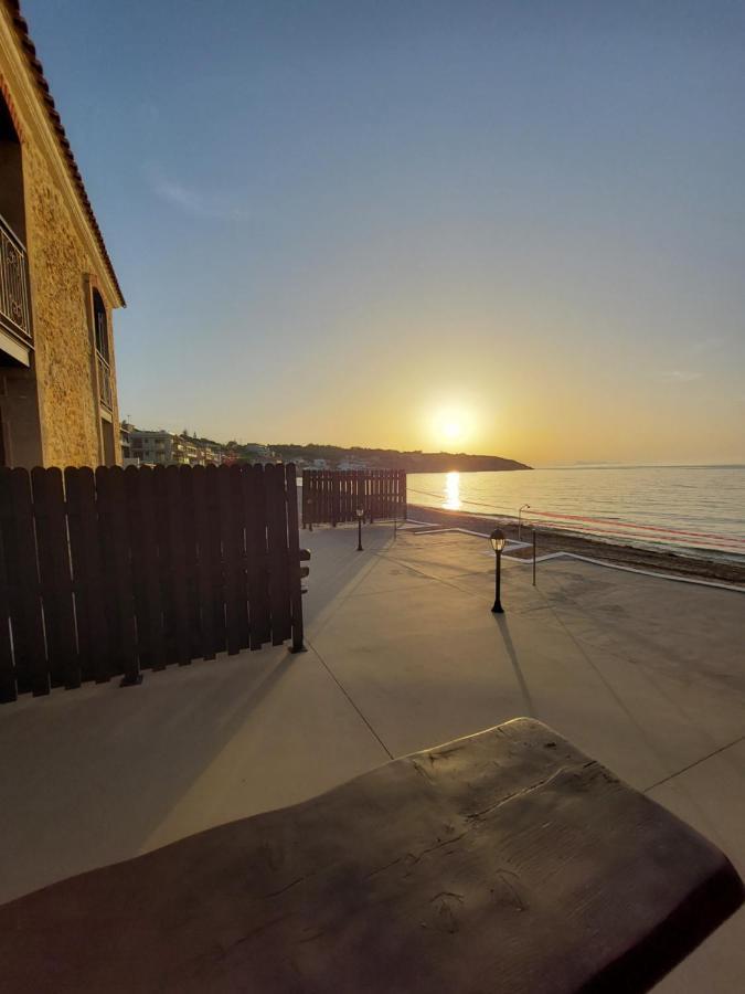 Volakas Beachfront Suites Ретимно Екстериор снимка