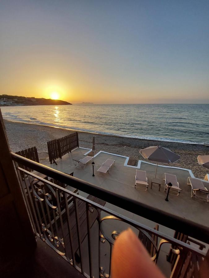 Volakas Beachfront Suites Ретимно Екстериор снимка