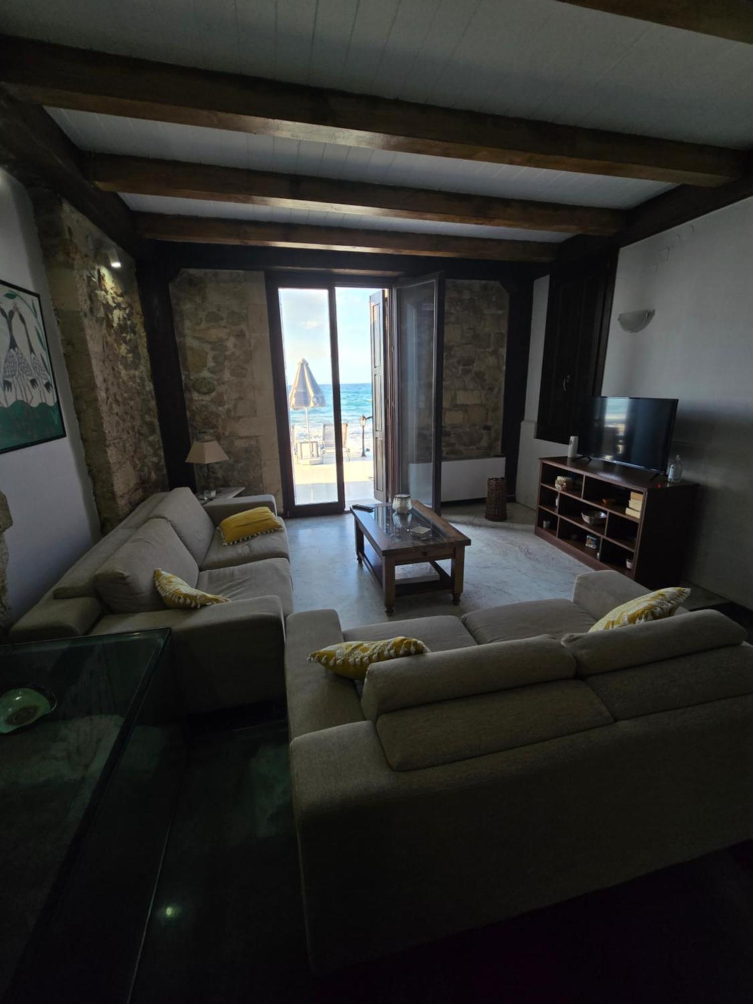 Volakas Beachfront Suites Ретимно Екстериор снимка