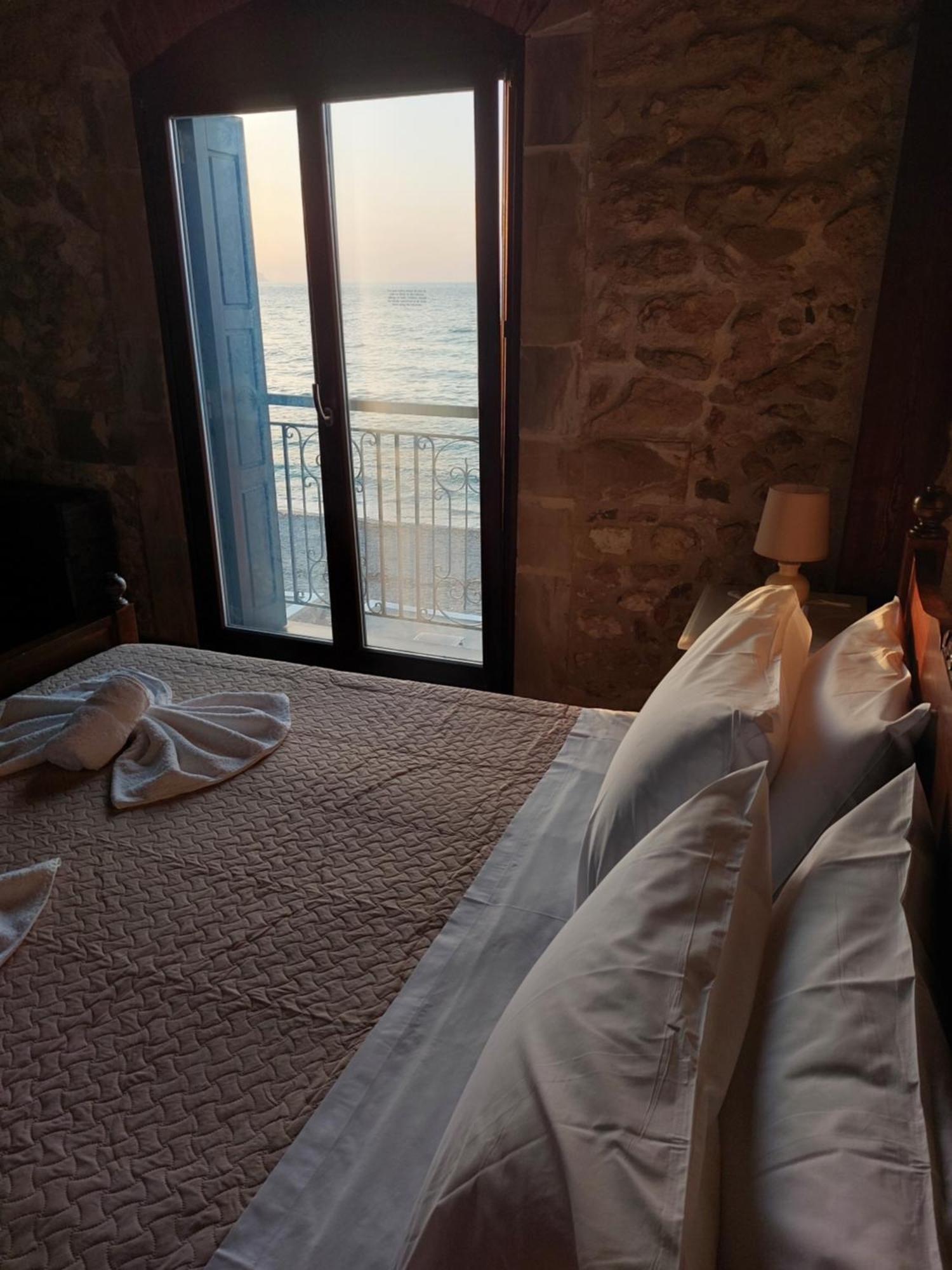 Volakas Beachfront Suites Ретимно Екстериор снимка