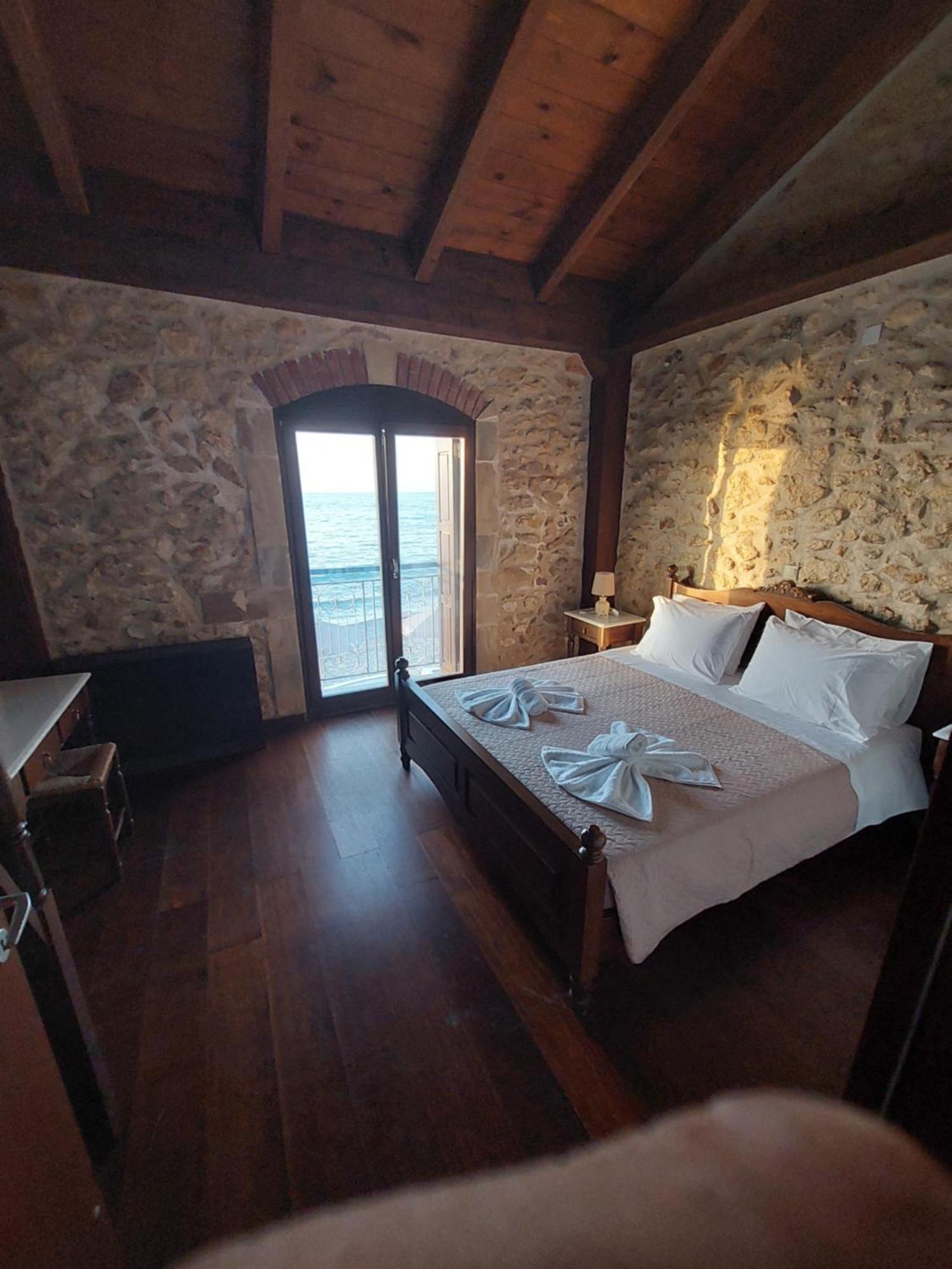 Volakas Beachfront Suites Ретимно Екстериор снимка